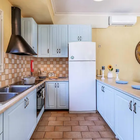 Elpida Villa *