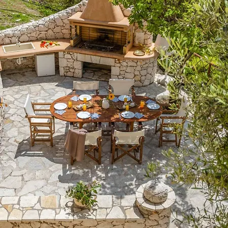 Villa Elpida *