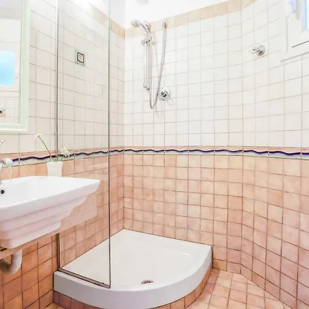 Elpida Villa *